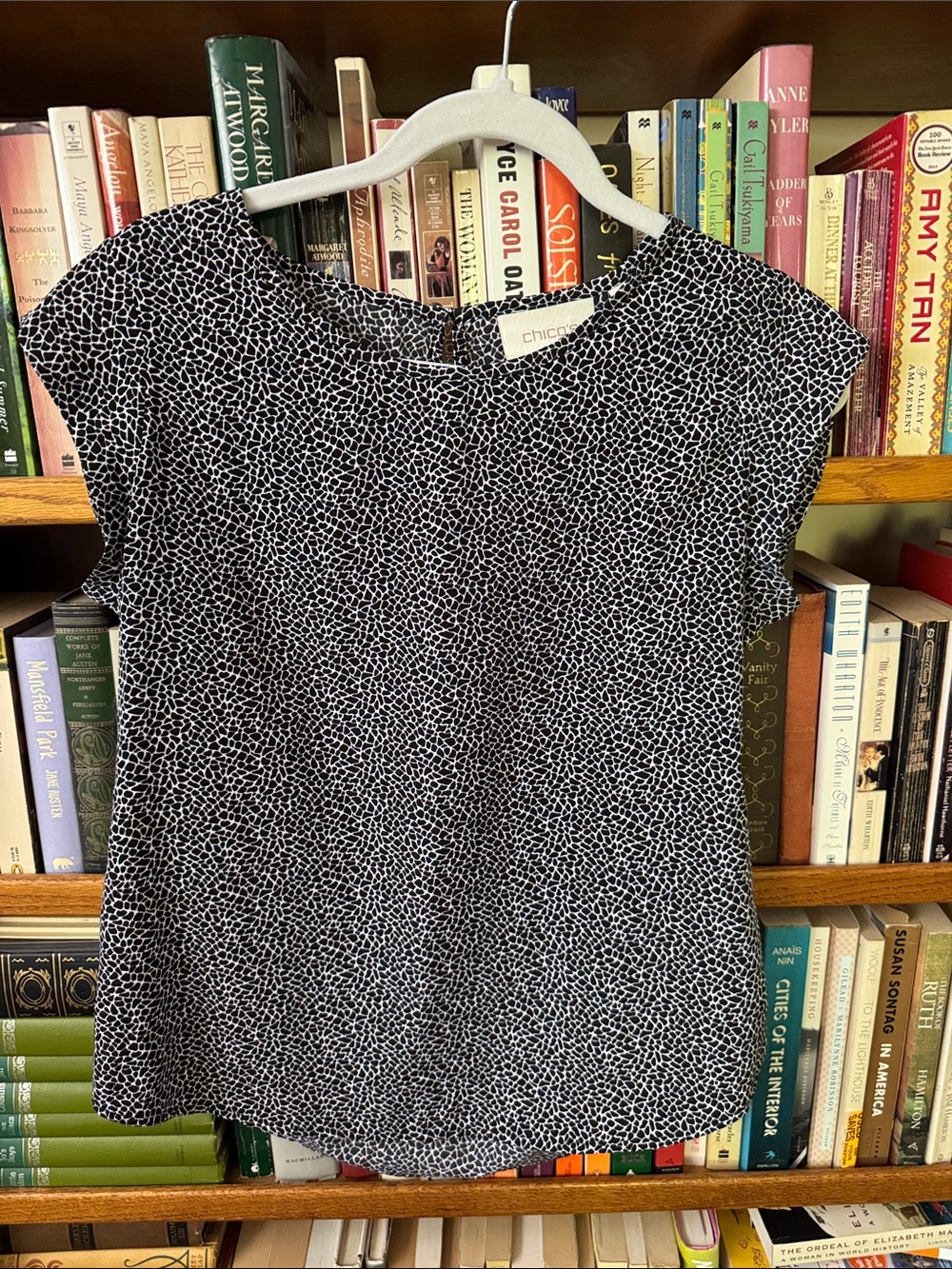 Chicos 0 Petite black and white animal print cap sleeve top